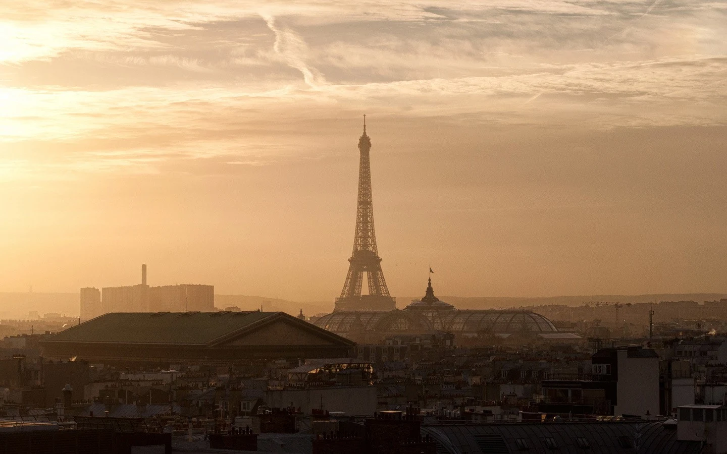 Sunset views of the Eiffel Tower from the top of Galeries Lafayette Haussmann