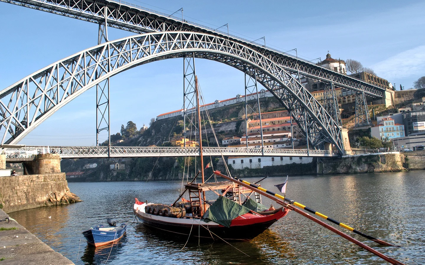 The Dom Luís I bridge in Porto, Portugal