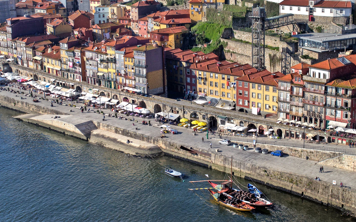 Along the banks of the Duoro in Porto