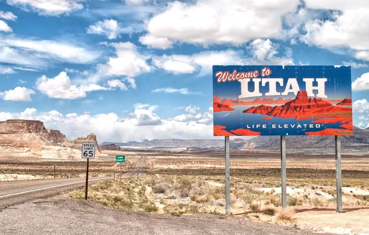 Welcome to Utah sign on a US roadtrip