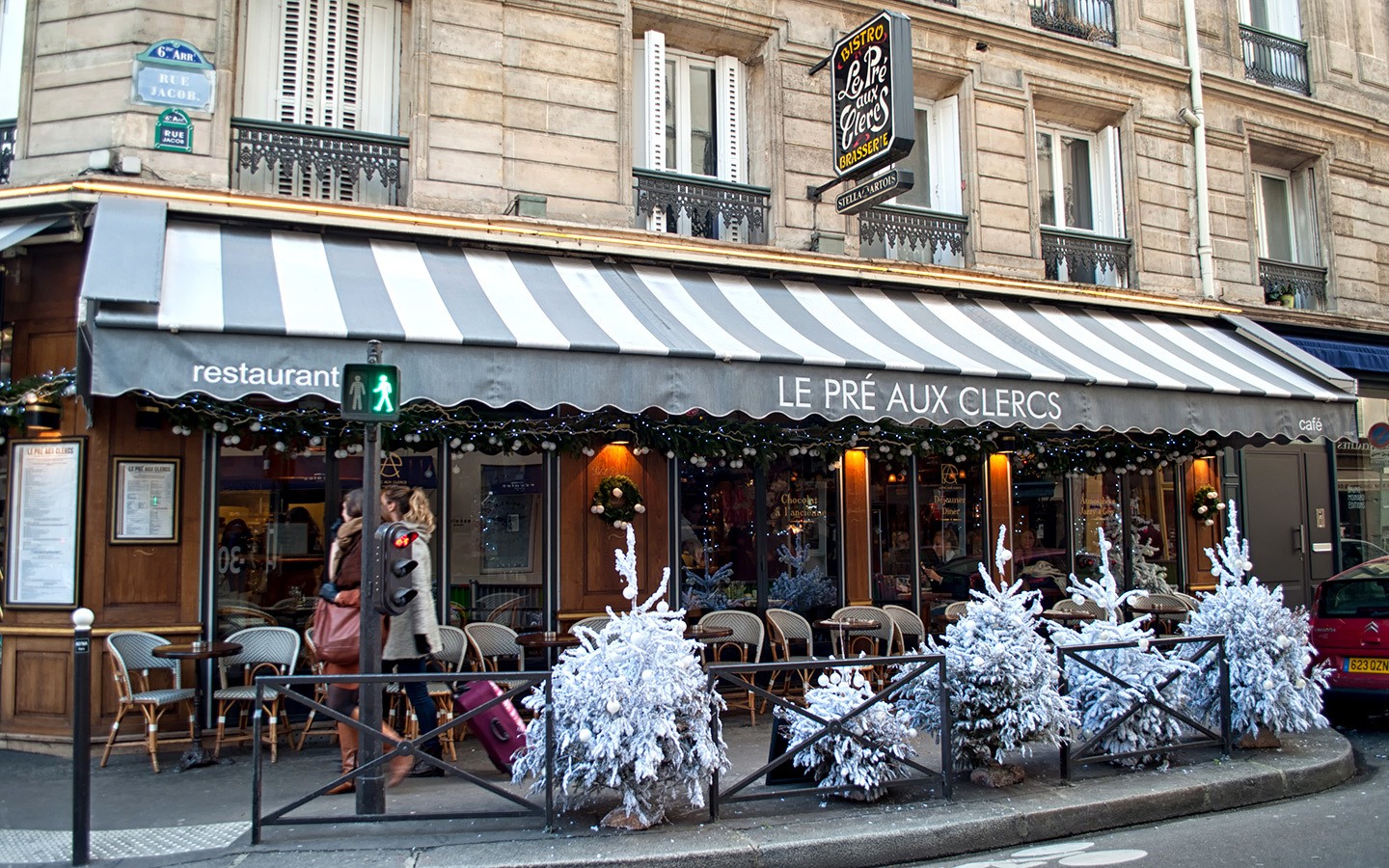 Cafe in St-Germain in Paris at Christmas