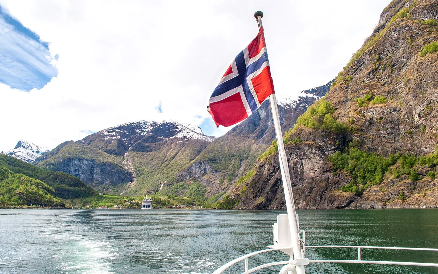 A fjord boat trip on the Aurlandsfjord and Nærøyfjord from Flam