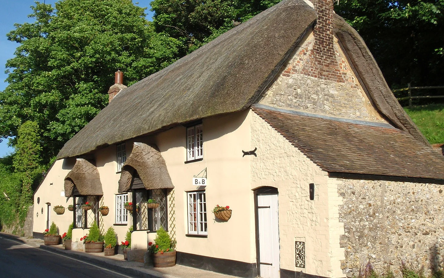 Thatched cottage in Dorset