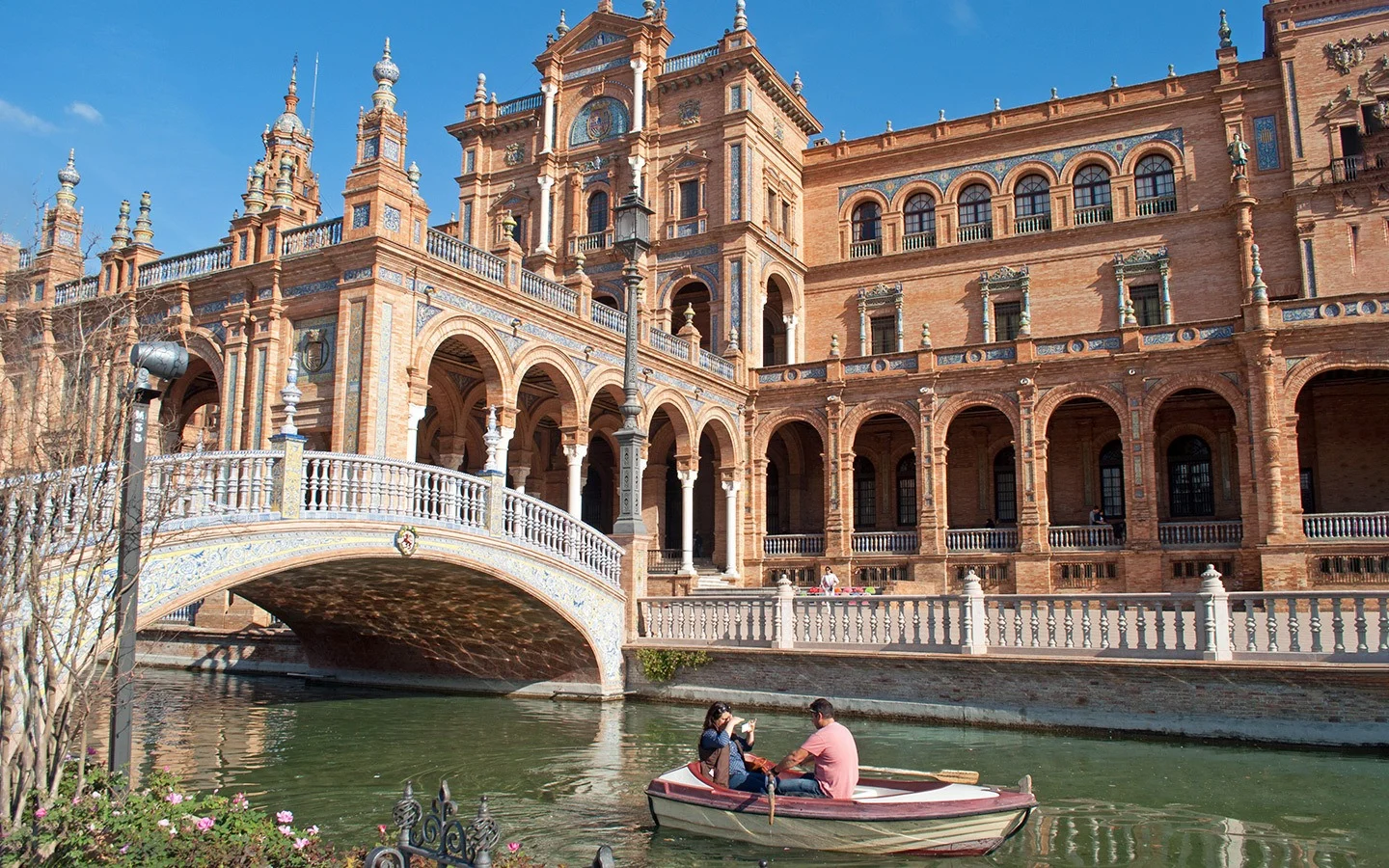 Boat at the Plaza de España