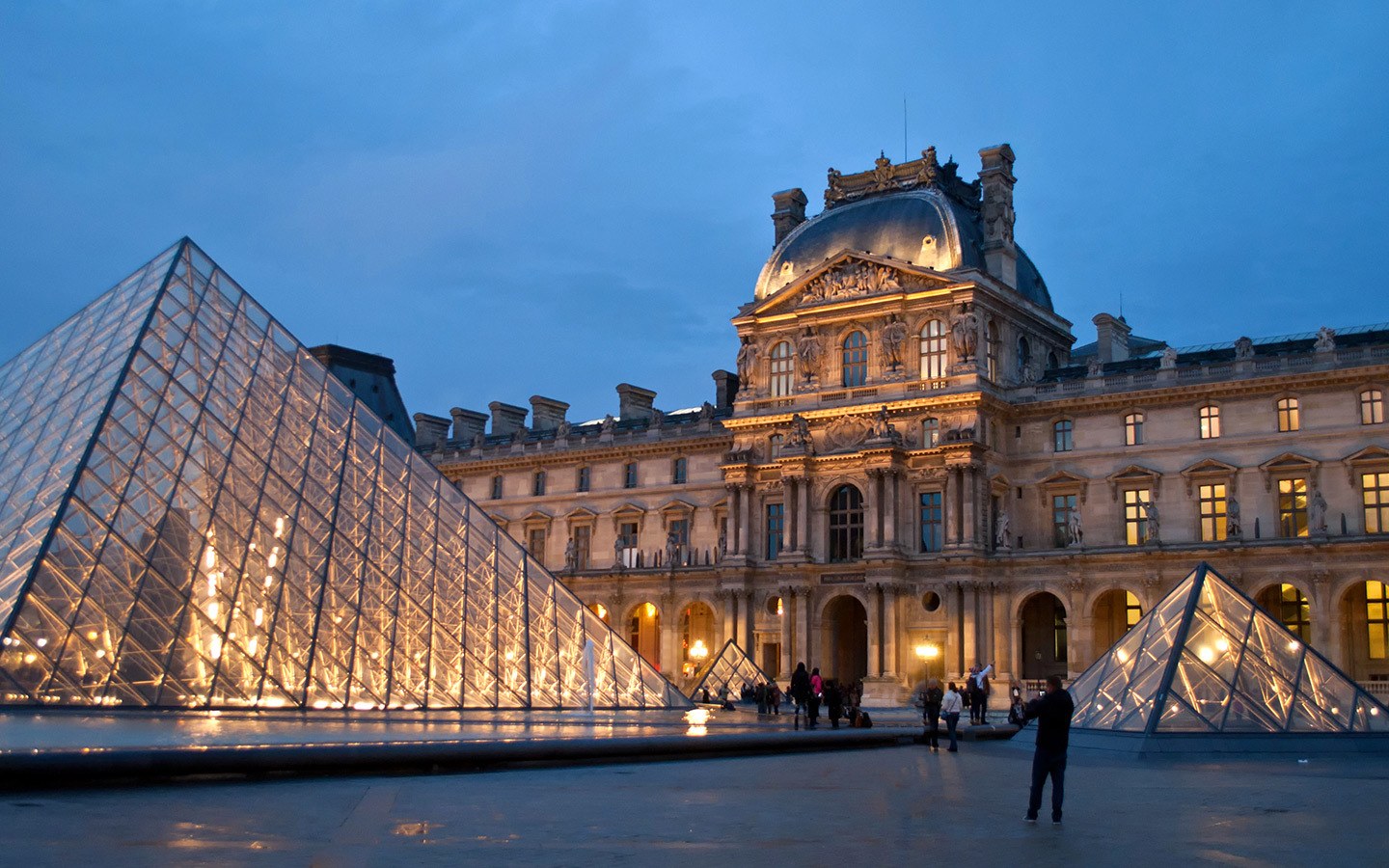 Dusk at the Louvre museum in Paris