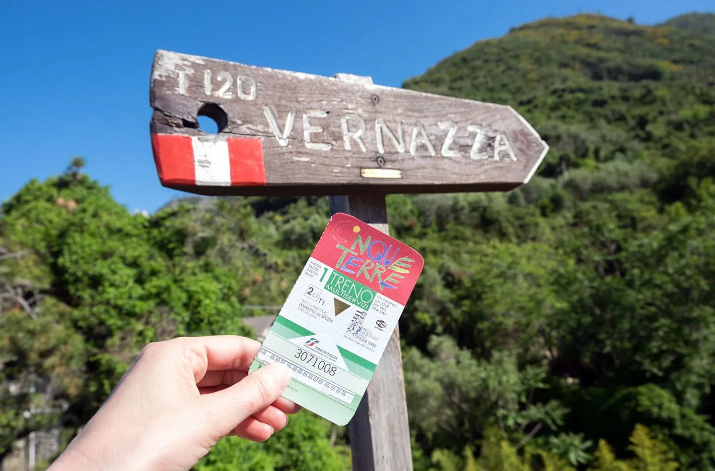 Cinque Terre Card on the hike along the Blue Trail (Sentiero Azzurro)