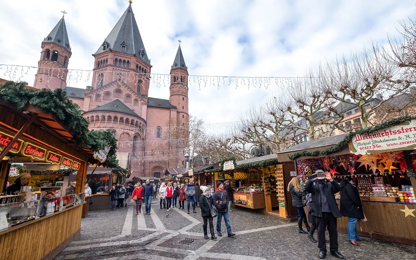 Mainz cathedral and Christmas market