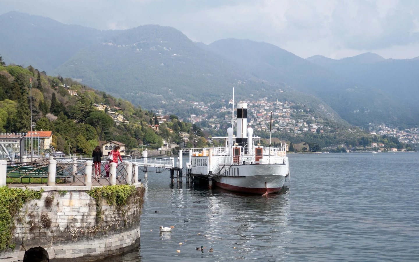 Boat trips on the lake – one of the best things to do in Como, Italy