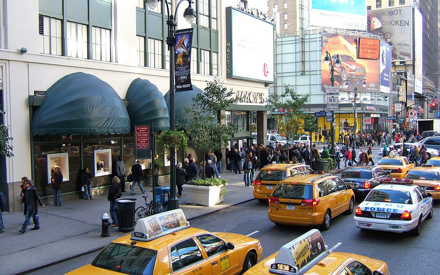 Fifth Avenue shops and taxis