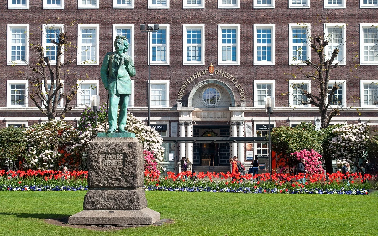 Edvard Grieg statue in a park in Bergen