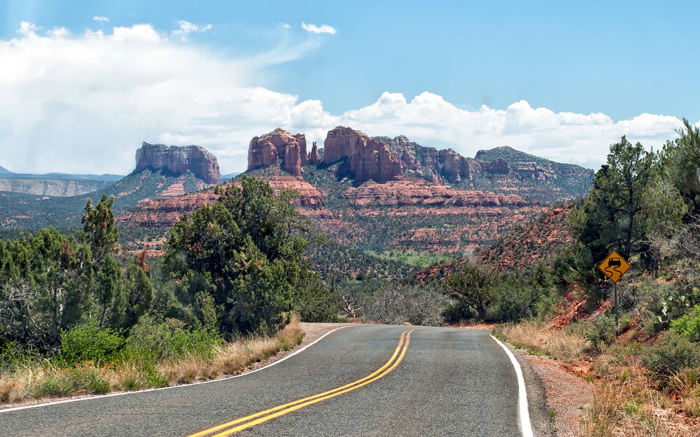 The Red Rock Loop driving route with views of Cathedral Rock