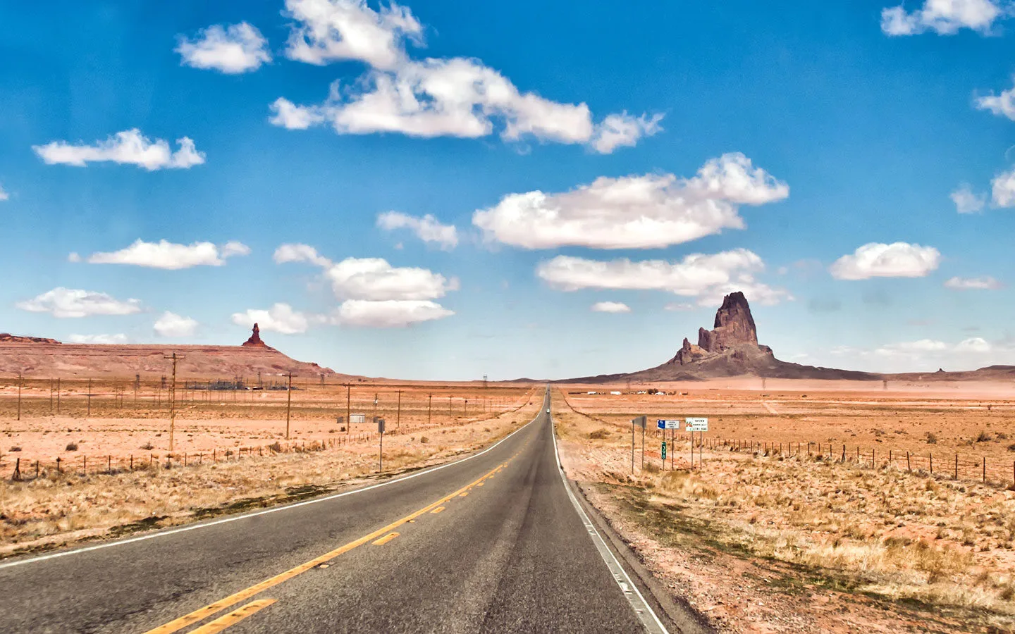 The road to Monument Valley in Arizona, USA