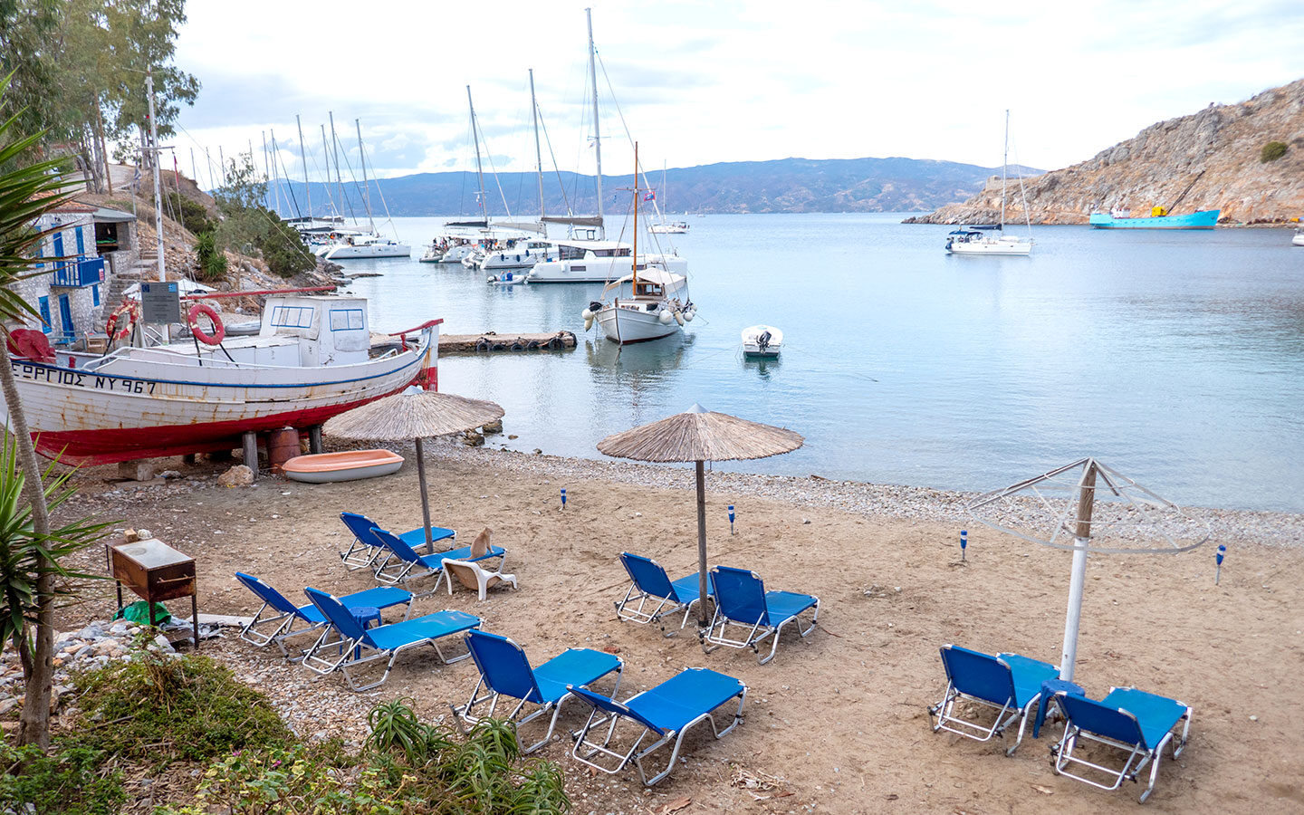 Best beaches in Hydra, Greece: The Mandraki 1800 beach