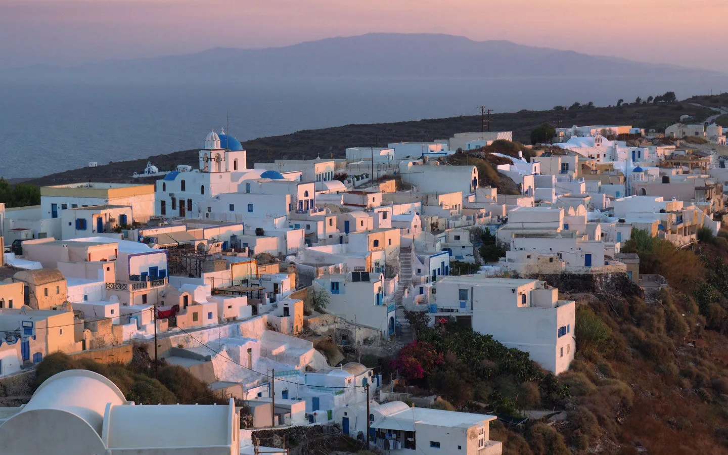 The town of Manolas on Thirassia day trips in Santorini