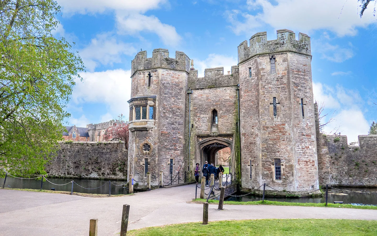 What to do in Wells, Somerset: The gate to the Bishop's Palace