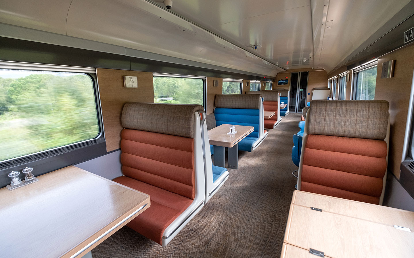 Caledonian-Sleeper-lounge-2.jpg