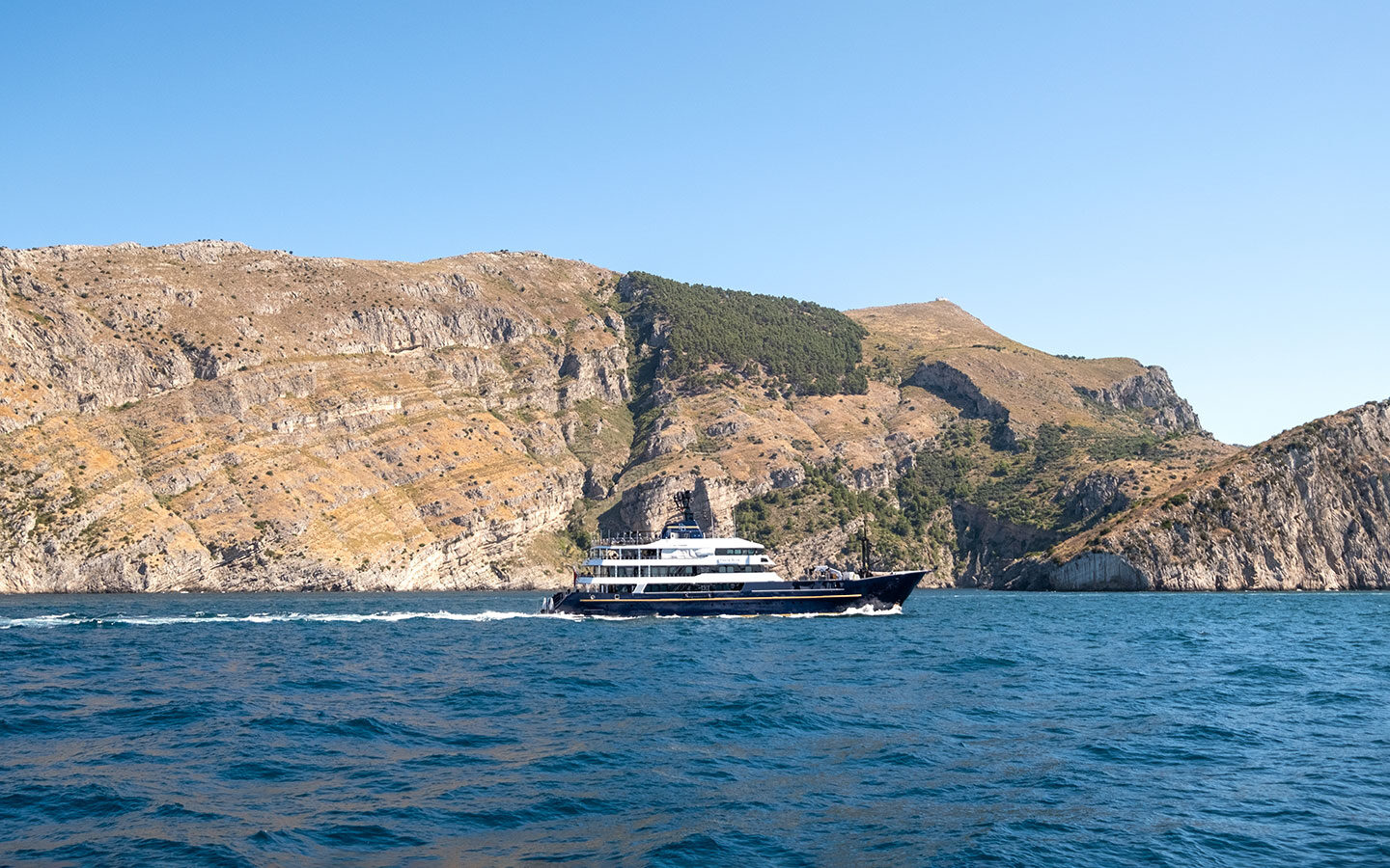 Yacht sailing from Sorrento to the Amalfi Coast