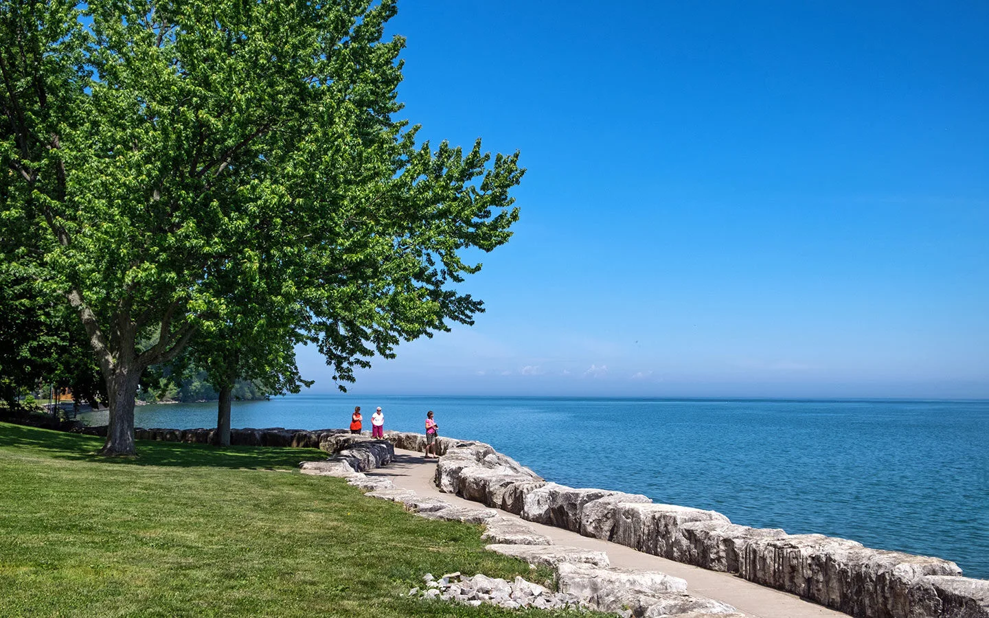 Walks along the lakeshore in Niagara on the Lake