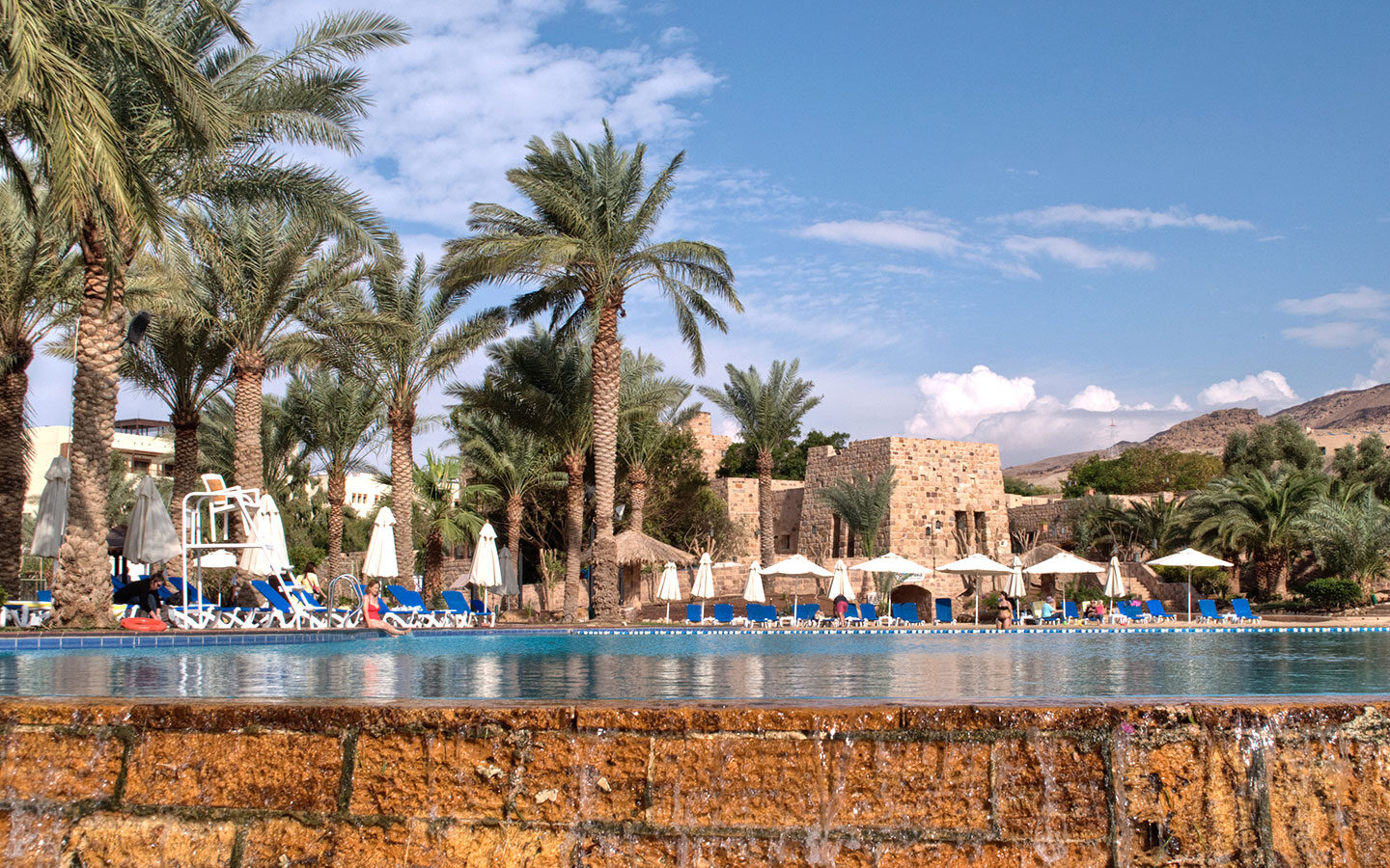 Is Jordan expensive? Swimming pool at the Dead Sea Mövenpick