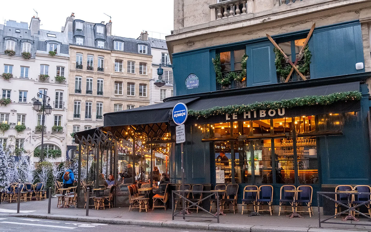Parisian café at Christmas