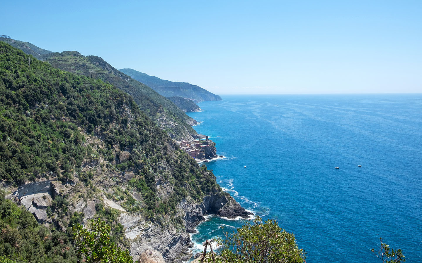 Looking along the Cinque Terre coast towards Vernazza