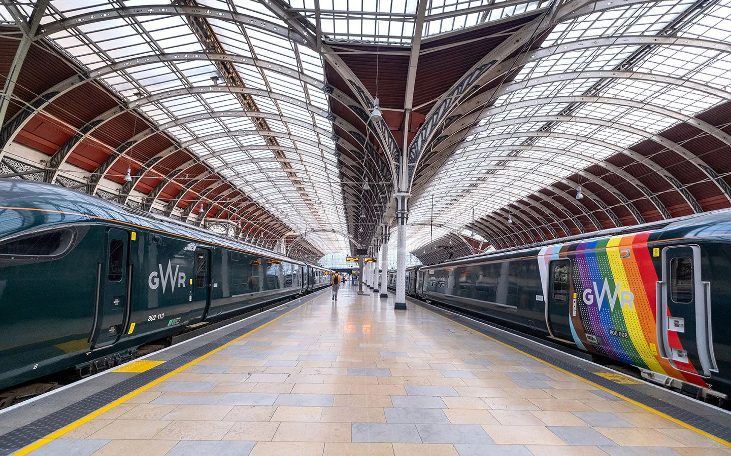 Trains in Lodnon Paddington station