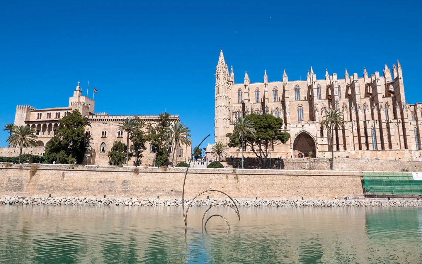 Palma's cathedral and palace