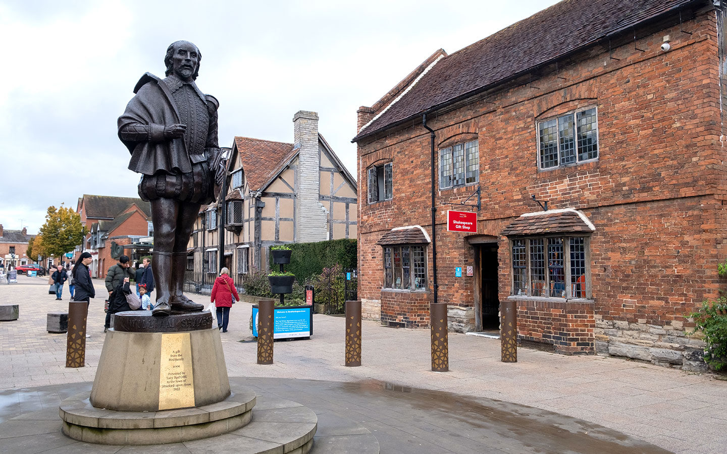 William Shakespeare statue in Stratford-upon-Avon