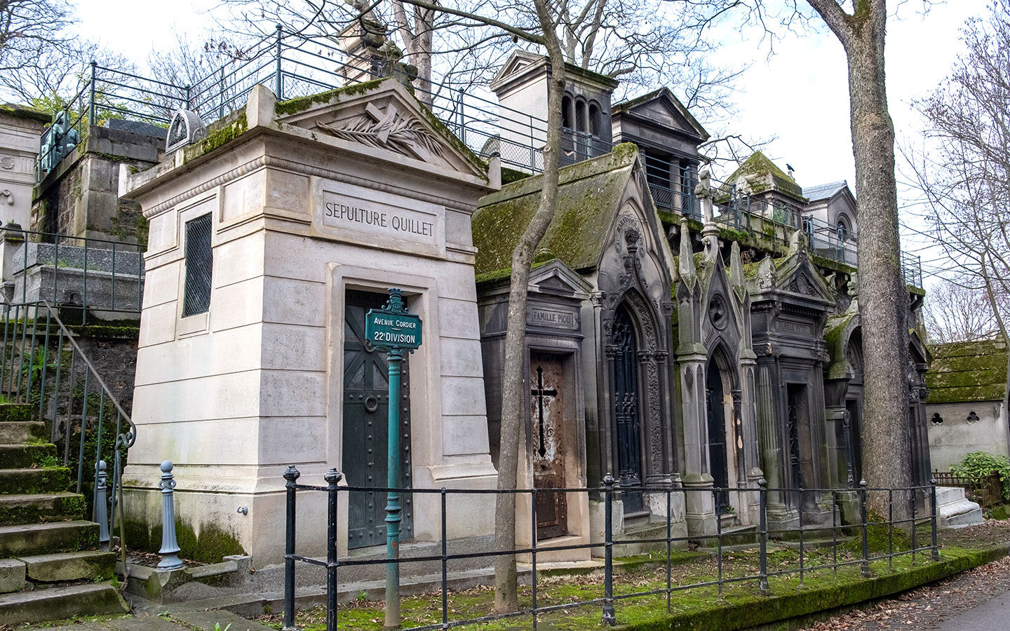Montmartre cemetery – alternative things to do in Paris