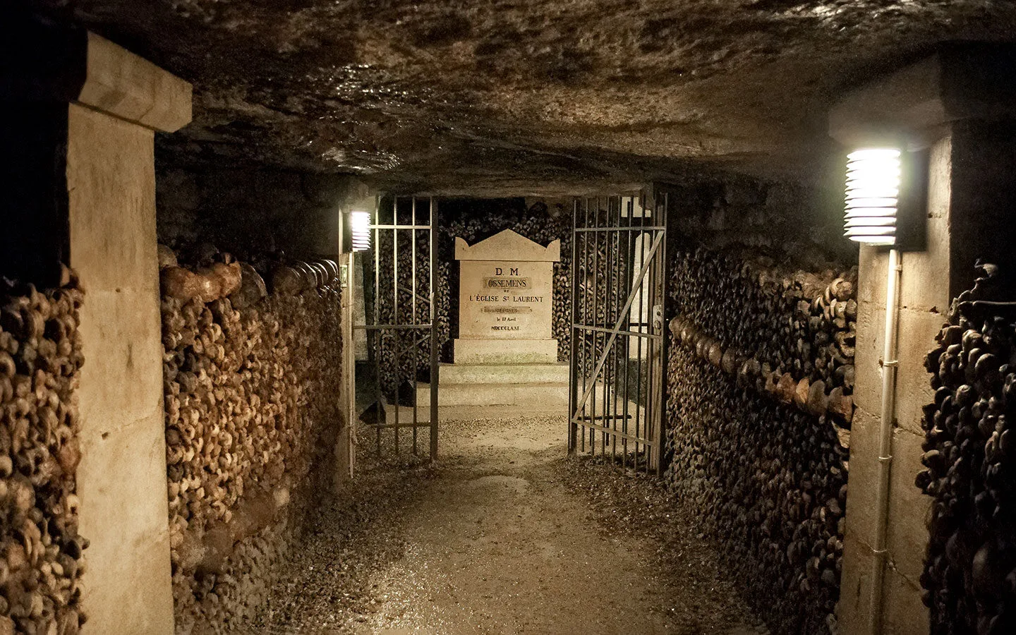 Monuments in the Paris catacombs