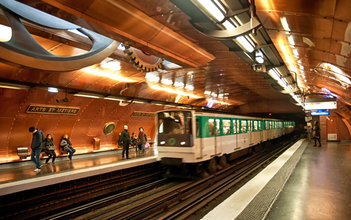 Arts et Métiers Metro: Paris' steampunk subway station