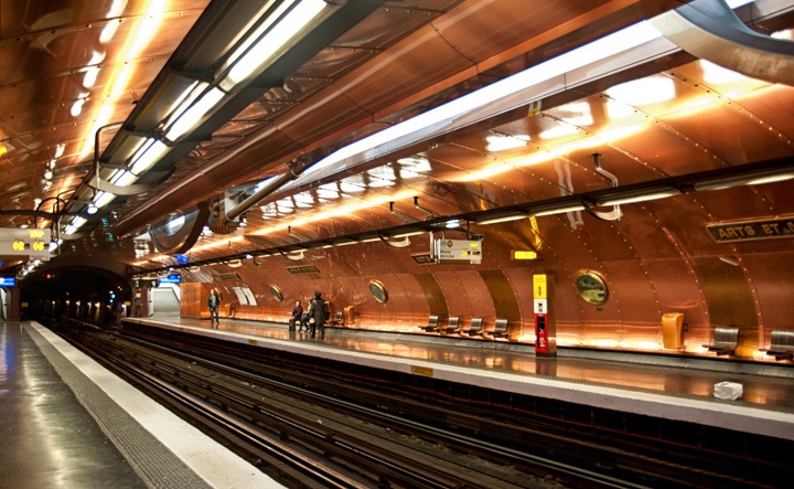 Waiting for a train at Arts et Métiers Metro station