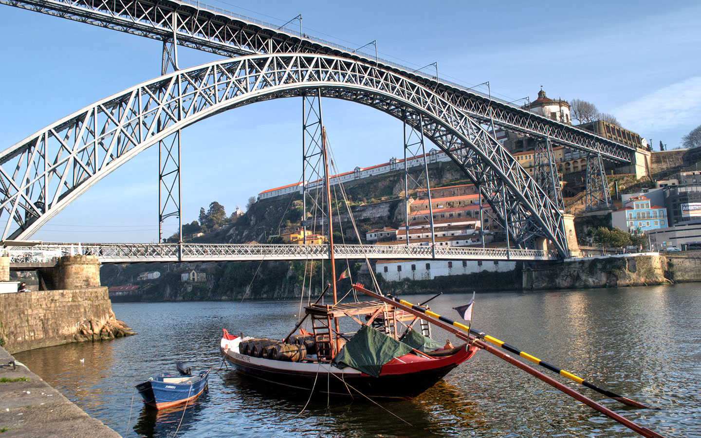 The Dom Luís bridge over the Duoro in Porto Ribeira